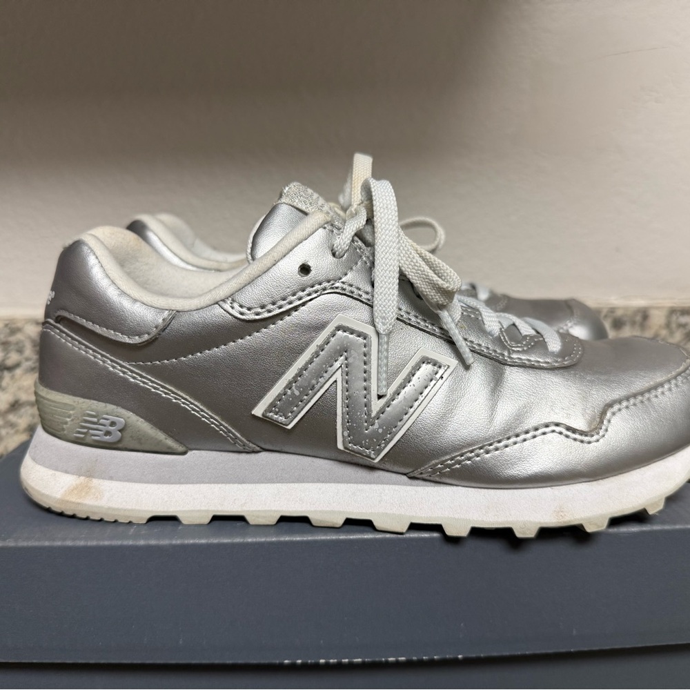 New Balance Women’s Silver Sneakers 7.5